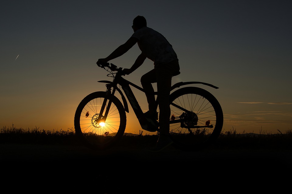 Cyklistická sezona je na spadnutí. Jak předcházet řadě zranění?